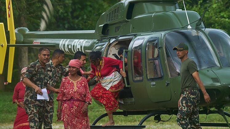 Sturzflut an Grenze zwischen China und Nepal