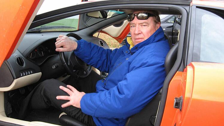 Jürg Gehrig, mehrmaliger Teilnehmer am 24-Stunden-Rennen von Le Mans stellte Fahrzeug und fahrerisches Können zur Verfügung.