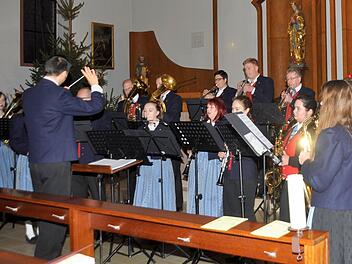Die Nüdlinger Musikanten, dirigiert von Christian Metz. Foto: Arthur Stollberger