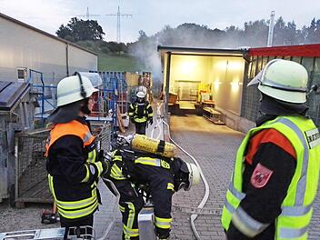 Brand im Lager eines Einkaufsmarktes, so lautete die Übung, zu der die Wehren von Reiterswiesen und Arnshausen ausrückten.  Foto: Feuerwehr