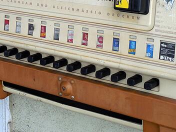 Unbekannte sprengen Zigaretten-Automaten in mehreren Landkreisen - gibt es einen Zusammenhang? Zigarettenautomat