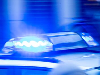 Berlin: M&auml;dchen (6) f&auml;llt drei Stockwerke tief - und wird aufgefangen