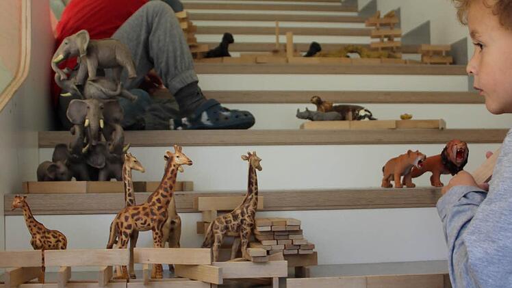 Die Treppe im Bauzimmer ermöglicht das kreative Spielen auf verschiedenen Ebenen. Foto: Katharina Müller-Sanke
