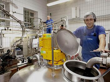 Blick in die Produktion von "Maintal Konfitüren" in Haßfurt. Das Unternehmen zählt 82 Mitarbeiter.  Foto: Medienfabrik Gütersloh