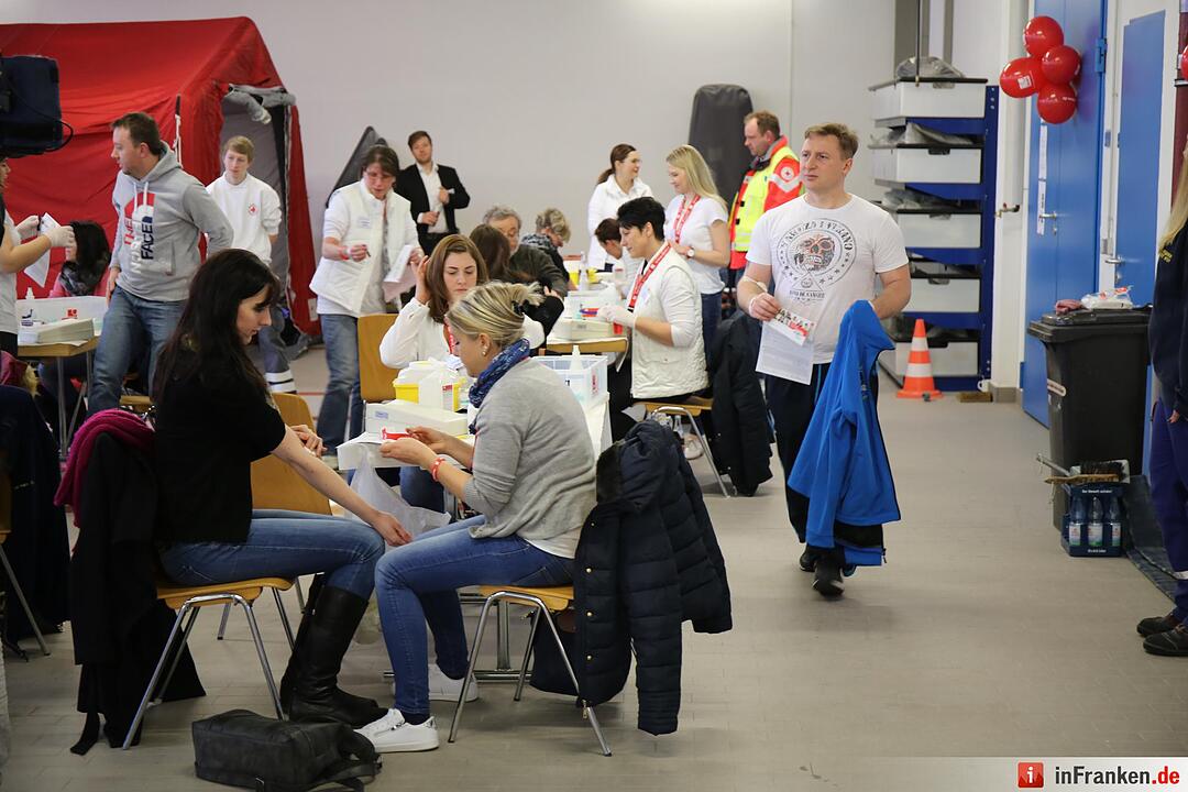 An Leukaemie erkrankter Feuerwehrmann hofft auf Hilfe - 500 Spender kamen am Sonntag in Hof zur Typisierung