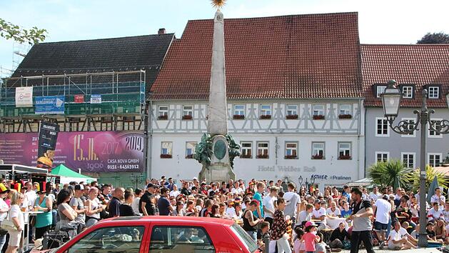 Sxchwarz-Rot-Gold dominierte am Abend den Marktplatz beim Public Viewing.Jochen N&uuml;tzel