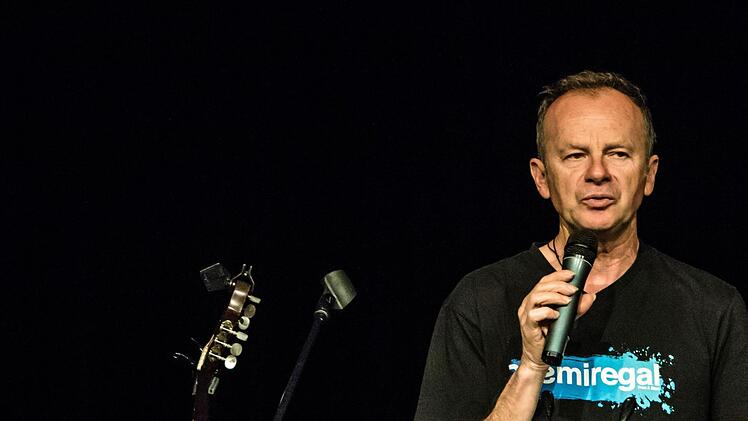 Wortakrobat Willy Astor wurde bei seinem Coburg-Gastspiel vom Publikum gefeiert.Foto: Jochen Berger