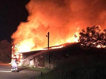 In der Nacht auf Mittwoch kam es zu einem Brand am Hausener Giebelhof. Foto: Bernd Czelustek