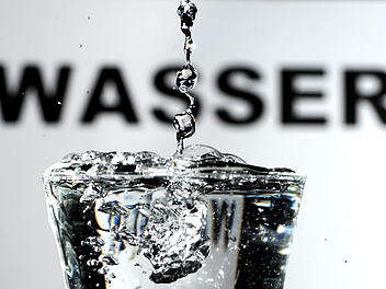 Abgelaufenes Wasser erkennen: Drei Anzeichen entscheidend