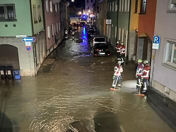 Würzburg: Straße nach Rohrbruch "komplett überflutet" und abgesackt - "Wassermassen"