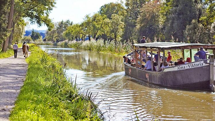 Der ehemalige Treidelweg entlang des Ludwig-Main-Donau-Kanals eignet sich gut für Radtouren.