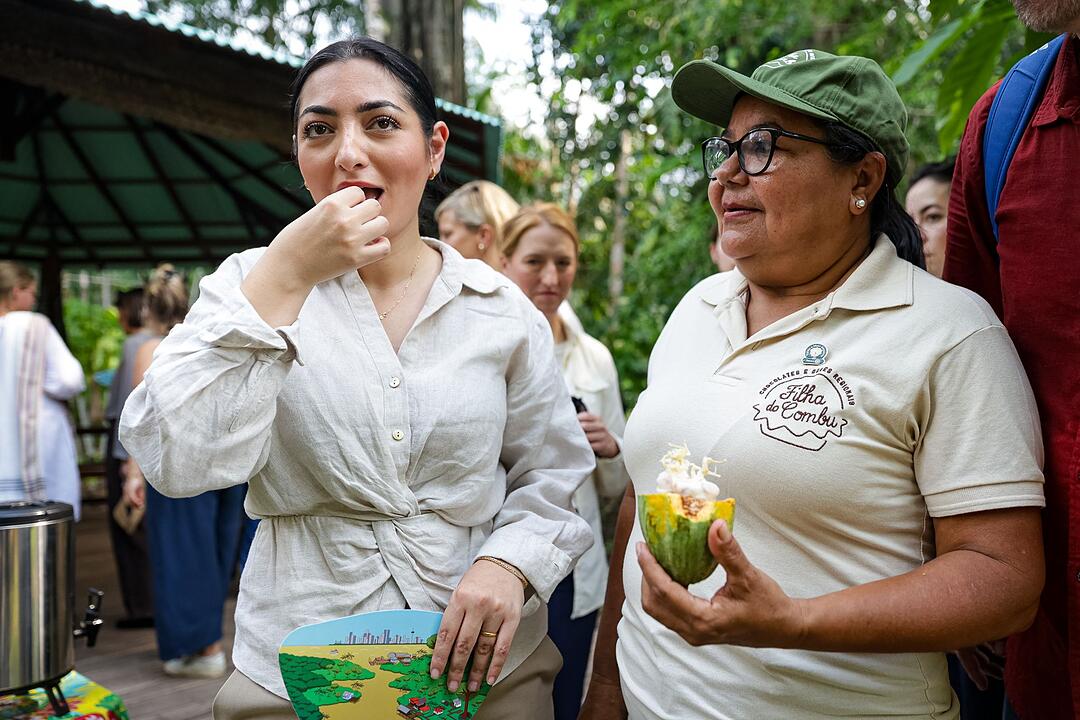 Bundesentwicklungsministerin Radovan besucht «Schokoladeninsel»