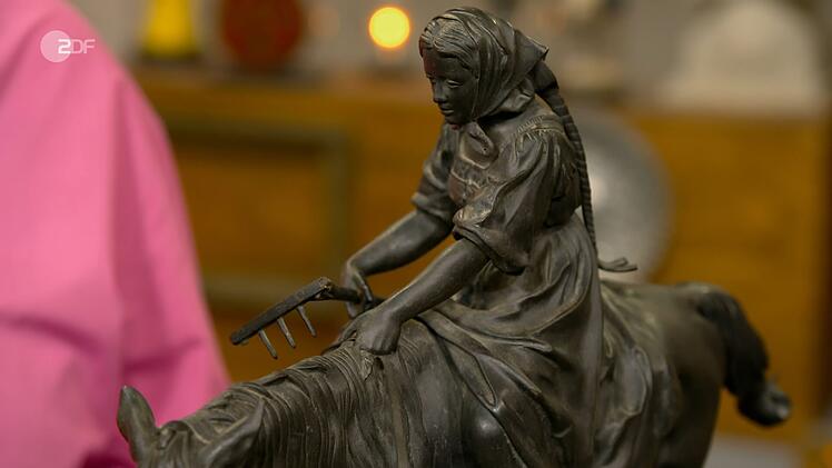 Der Entwurf von Nikolai Ivanovich Lieberich entstand 1862, kurz darauf wurde auch diese Skulptur hergestellt. "Man merkt die Schwere der Arbeit, des Alltags", analysierte die Expertin.