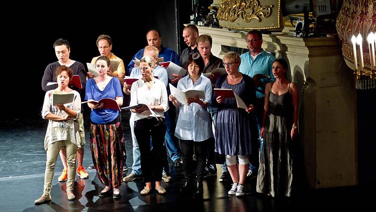 Impressionen vom Coburger Theaterfest: Probe mit dem Chor des Landestheaters.Foto: Jochen Berger
