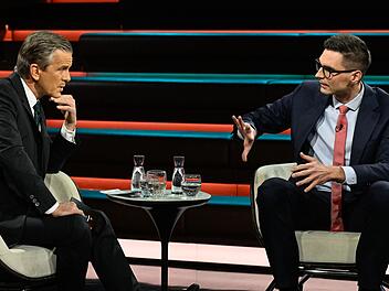 Lange hielt sich Markus Lanz in der Diskussion unter anderem mit CDU-Politiker Sepp M&uuml;ller zur&uuml;ck, ehe es aus dem ZDF-Moderator herausbrach.