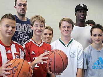 Überragende Basketballer: Damir Makota (links) und Rakim Sanders Foto: Eckehard Kiesewetter