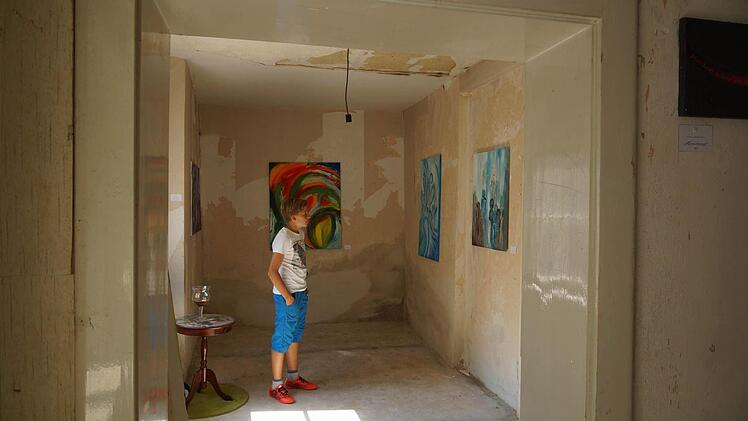 Selbst das leer stehende Schuhmacherhaus dient als Ausstellungsort.Foto: Arkadius Guzy