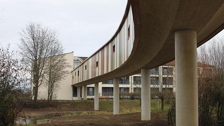 Der Bademantelgang zwischen Kurhotel und Therme ist fertig. Foto: Matthias Einwag