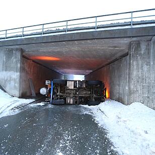 Eis im Kreis Hof: Zwei Streufahrzeuge haben Unfall