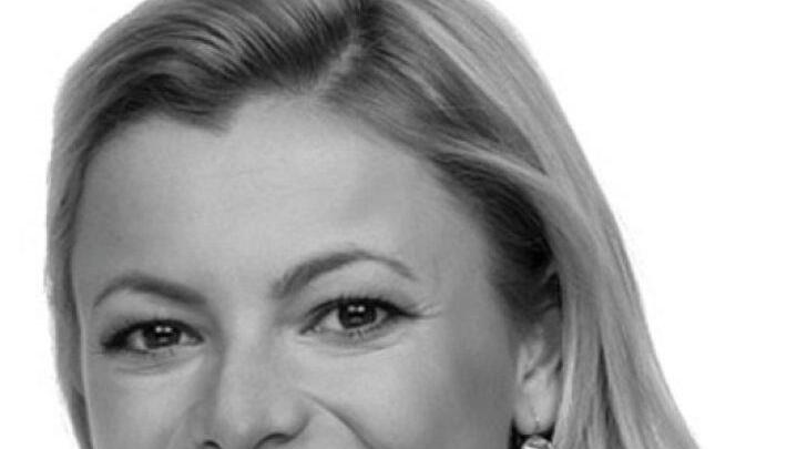 Die 28-jährige Anne Enssle kennt man bisher als Zahnärztin in Nürnberg. Mit dem Song "Carpe Diem" will sie nun als Rapperin die Charts stürmen. Foto: Stephan Bär Fephe Photography