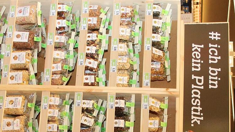 Michael Seidel präsentiert stolz das neue Sortiment der Firma Grünkunft. Mirjam Stumpf