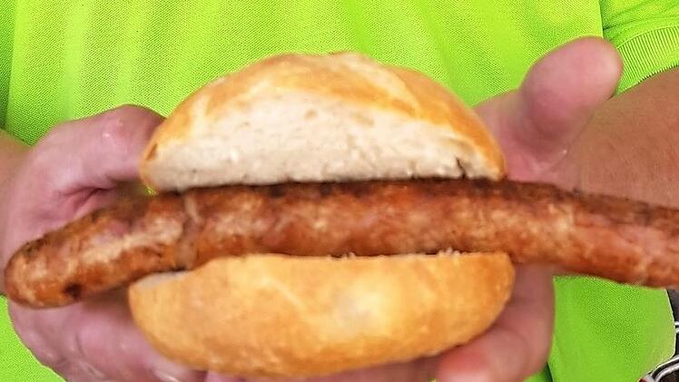 Zum Anbeißen: Der fränkschen Bratwurst ist am heutigen Samstag ein eigener Aktionstag gewidmet. Fotos: Eckehard Kiesewetter