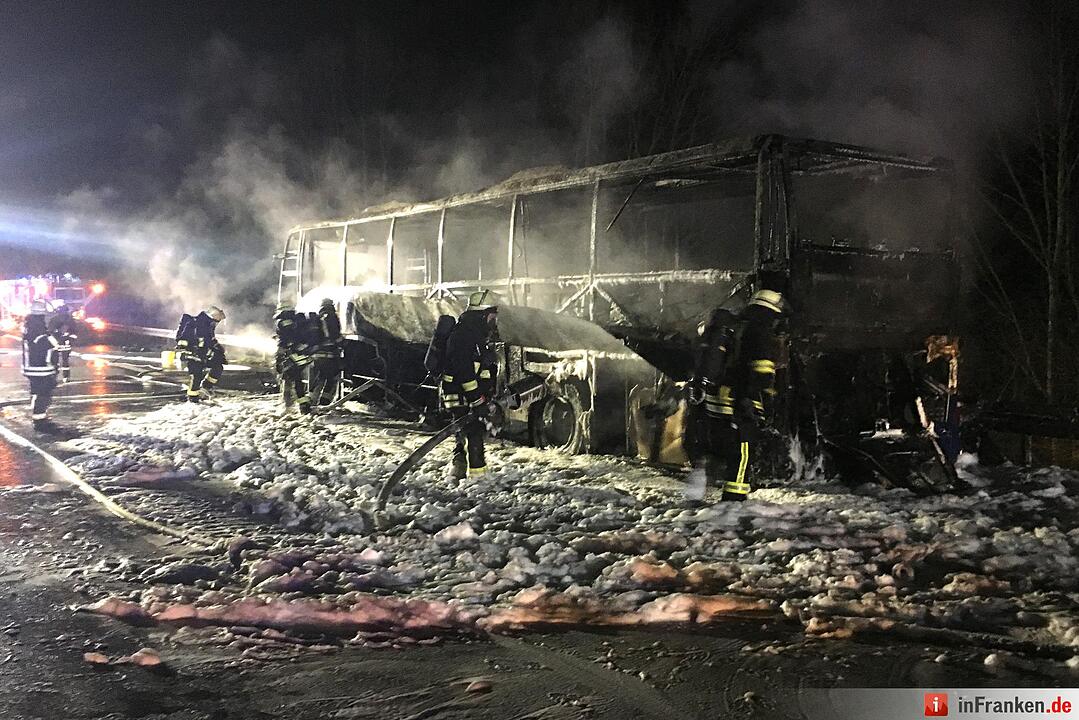 Reisebus auf der A3 ausgebrannt