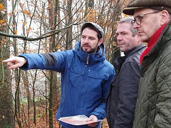 Philipp Schinkel, Bernd Fischer und Alexander Süß sprechen über das weitere Vorgehen. Foto: Marco Meißner