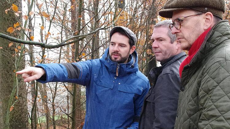 Philipp Schinkel, Bernd Fischer und Alexander Süß sprechen über das weitere Vorgehen. Foto: Marco Meißner