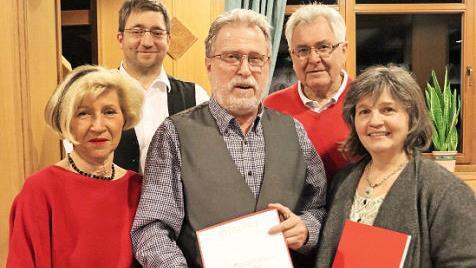Ehrungen beim SPD-Ortsverein Grum am Forst (von links): Sonja Bernreuther, 2. Vorsitzender Peter Schubart, Udo Deschner, Bürgermeister a.D. Kurt Bernreuther, Astrid Weschenfelder Foto: Alexandra Kemnitzer