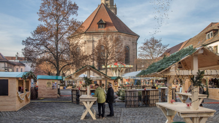 Der Altstädter Weihnachtsmarkt am Tag.