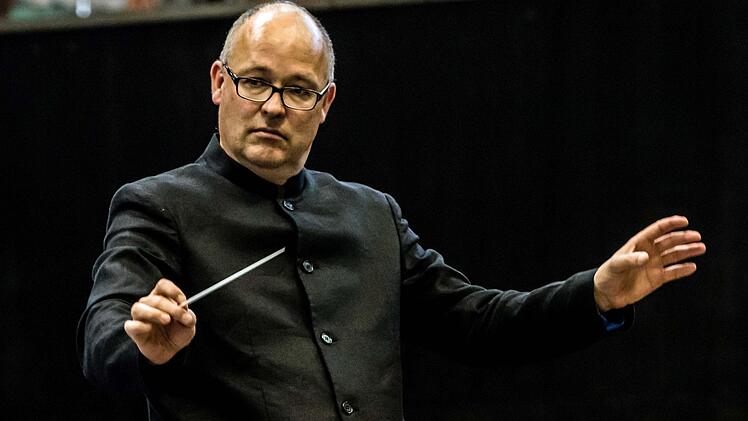 Impressionen vom Gastspiel des Jugend-Symphonieorchester Oberfranken in Frohnlach: Till Fabian Weser am DirigentenpultFoto: Jochen Berger