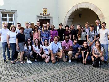 Das sind die Jugendlichen aus Frankreich und Deutschland, die sich auf ihren Aufenthalt in Kaya vorbereiten.