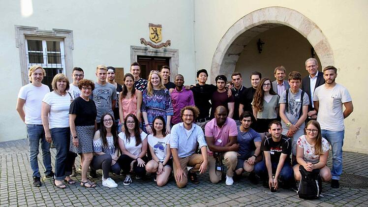 Das sind die Jugendlichen aus Frankreich und Deutschland, die sich auf ihren Aufenthalt in Kaya vorbereiten.