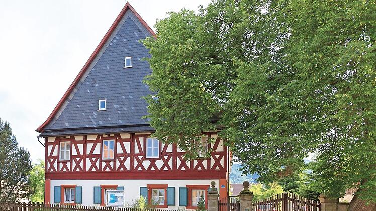 Eine lange Diskussion entfachte sich in der Gemeinderatssitzung über das Pfarrhaus in Seibelsdorf, welches der Gemeinde zum Kauf angeboten wurde.  Foto: Michael Wunder