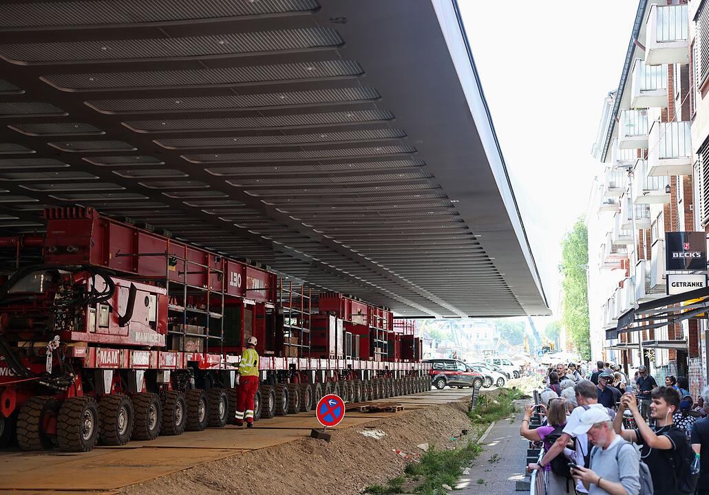 Start des Transports der neuen Sternbr&uuml;cke