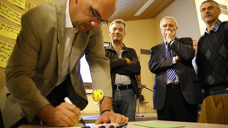 Wolfgang W. Fruhmann (links) und seine Kollegen haben in mehreren Versammlungen die Ideen der Bürger gesammelt. Fotos: Archiv