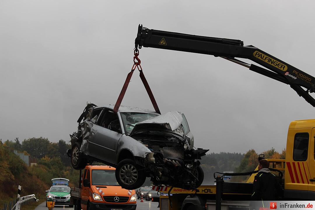 A9 bei Pegnitz - Auto komplett beschädigt