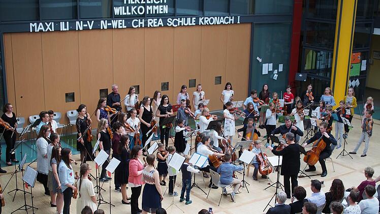 Blick auf das große OrchesterFoto: Nicole Julien-Mann