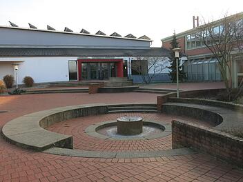 Vor allem um die Mittelschule Baiersdorf ging es in Poxdorf. Foto: Dagmar Niemann