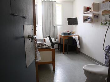 Eine Zelle in der JVA Bamberg. Foto: Sebastian Schanz