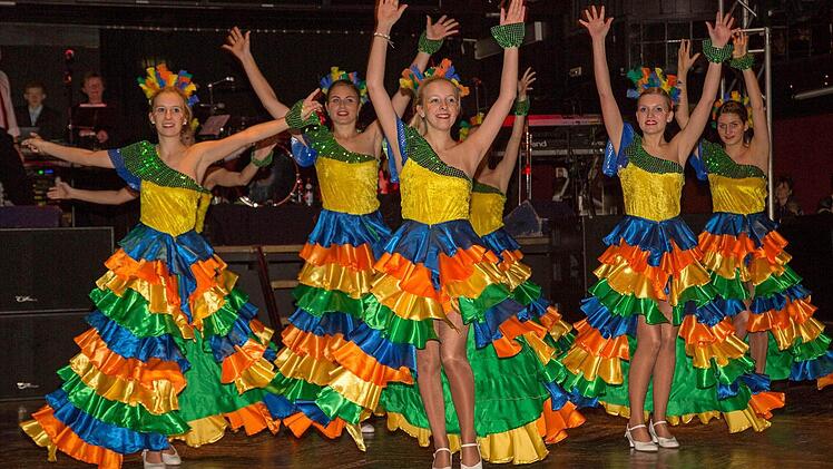 Die Choreografie der Tanzgarde Schammelsdorf bestach nicht nur durch die mitreißenden Sambarhythmen, sondern auch durch die farbenprächtigen Kostüme. Fotos: Klaus Gagell