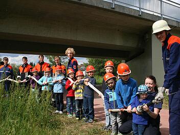 Eine Übung der Kinderfeuerwehr Hausen. Die Nachwuchsarbeit klappt bei der Freiwilligen Feuerwehr Hausen hervorragend.  Foto: Czelustek