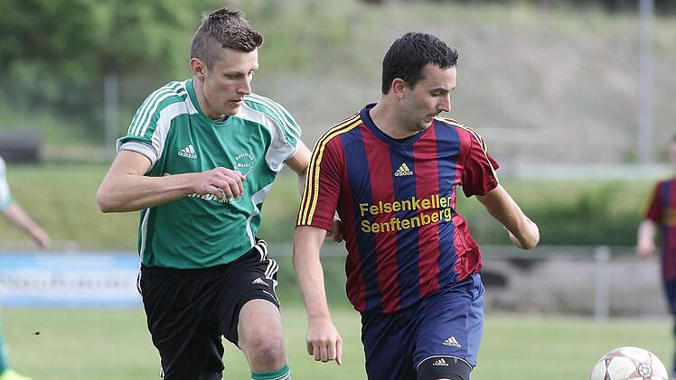 Der Heilgienstadter Benedikt Kroack (l.) verfolgt Michael Nüßlein.