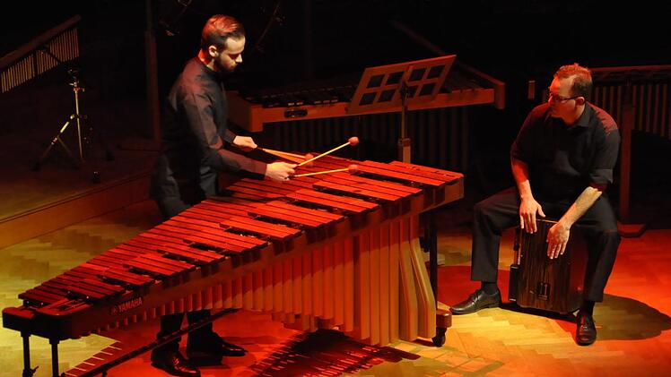Philipp Mohr und (Marimbaphon, links) und Timo-Jan Deen (Cajon, rechts). Peter Klopf