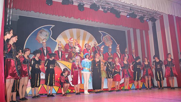 Die Showtanzgruppe des ATSV Kronach zeigte das Märchen "Dornröschen".  Foto: Friedwald Schedel