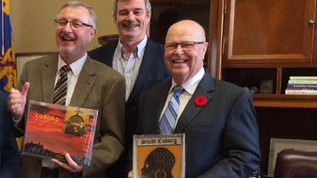 Cobourgs B&uuml;rgermeister Gil Brocanier empfing Peter Kammerscheid und J&uuml;rgen Heeb (von rechts) in seinem Rathaus. Foto: privat