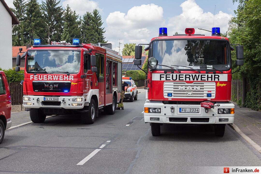 Mann stürzt in Fürth von einem Baum und verletzt sich schwer