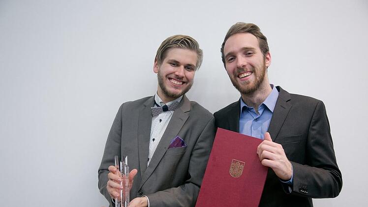 Felix Kaden (links) und Lukas Wagner haben mit dem Projekt Slamlabor den Salzburger Kunst und Kulturpreis verliehen bekommen.Foto: Wildbild Photography