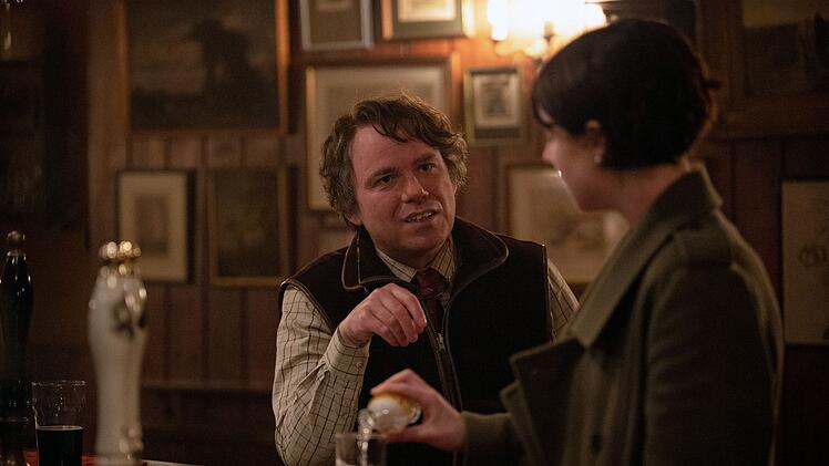 Geoffrey (Rory Kinnear) lässt Harper (Jessie Buckley) in seinem Landhaus wohnen, entpuppt sich aber bald als ziemlich schräger, unangenehmer Typ.